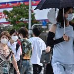 いまだマスク姿の日本人 訪日外国人は／「滑稽」「感染者まだ数えてるの？」「コロナは昔の出来事」「ノーマスクは当然」／ネット「マスク着用率世界一、感染者数世界一」￼